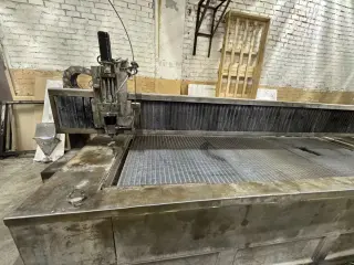 Станок гидроабразивной резки Water Jet
