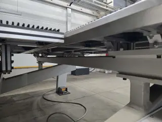 Координатно-пробивной пресс ACCURMAX E3000