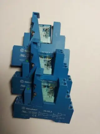 Finder Typ 40.52+Typ 90.95+Typ 99.80 Реле 8A 250V Катушка 24VDC