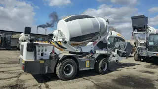 Самоходный бетоносмеситель с самозагрузкой Ynix QGMC3000 (12м3/час)