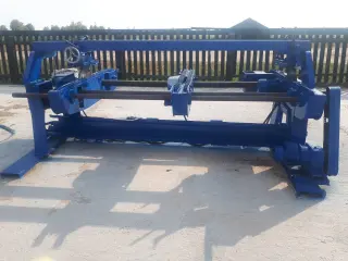 Торцовка проходного типа. (3 пильных узлов)