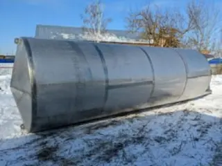 Емкости нержавеющие, объем -20 куб.м., вертикального исполнения
