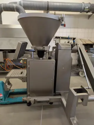 Шприц вакуумный Vemag Robot 500