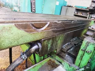 Широкоуниверсальный фрезерный 6Т83Ш