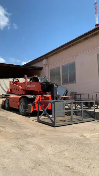 Телескопический погрузчик MANITOU MRT 3050