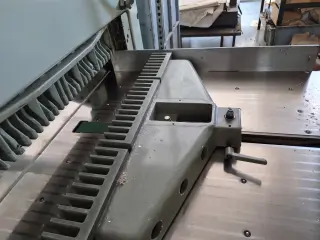 Бумагорезательный станок Polar 92 EMC,1995 г.в, боковые столы