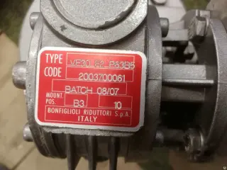 Мотор-редуктор BONFIGLILI VE30 F2 P63B5