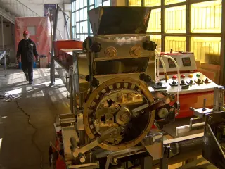 Полуавтоматическое оборудование для производства прессованного сахара, модель TYO-40 CP