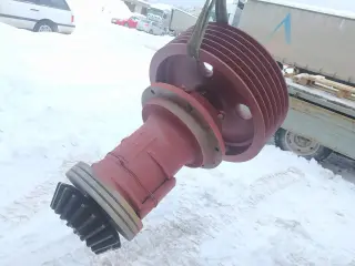 Привод в сборе со шкивом КСД-900 (СМД-120А)