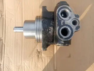 Гидромотор пилы Bucher Ponsse 0069107 (QXM42-032L)