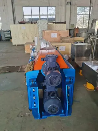 Центрифугу трикантерную LW450x1800