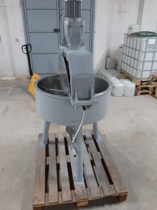 Емкость с рубашкой и мешалкой