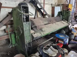 Машина листогибочная с поворотной балкой мод. ИВ2142, ИВ2143