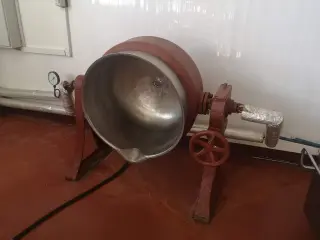 Варочный опрокидывающийся котел