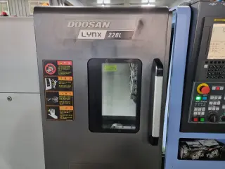 Токарно станок с ЧПУ Doosan Lynx 220LC