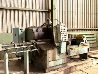 Круглопильный отрезной станок 8Г663-100
