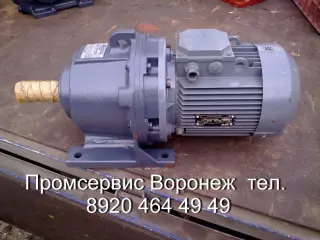 Мотор‑редуктор 4МП 50‑5,6‑570‑110, 0,55 кВт: планетарный трёхступенчатый, 5,6 об/мин, момент 570 Н·м, лапы