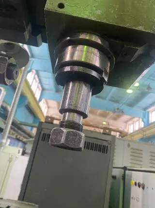 Широкоуниверсальный фрезерный станок 6Т80Ш