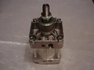 Пневмоцилиндр Rexrot d100 h25