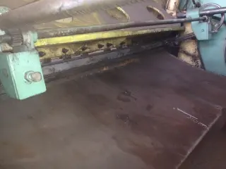 Кривошипные листовые ножницы с наклонным ножом НД-3316