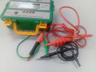 Цифровой измеритель изоляции мегаометр SEW 4103 IN