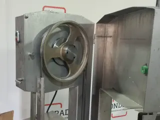 Пила ленточная MADO MKB 751