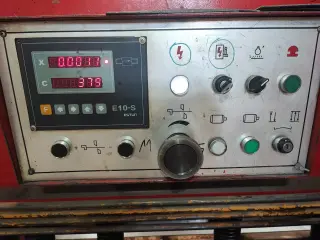 Ножницы гильотинные гидравлические QC12Y 4x3200 с ЧПУ e10-s