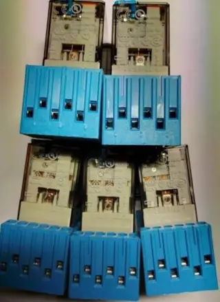FINDER Typ 60.13 + Typ 90.03 Реле 10A 250V Катушка 24VDC