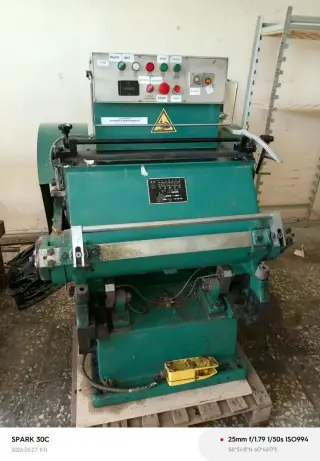 Плосковысекальный пресс