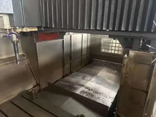 Тайваньский портальный обрабатывающий центр Xiehong PRW-426L Система FANUC 21i-MB