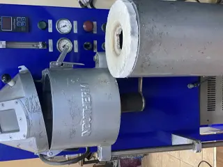 Продам Индукционную литьевую вакуумную машину INDUTHERM VC-400