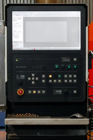 установку лазерной резки листовых металлов LC Professional ML FO3015-2.0, производства ООО «НПО Юнимаш»