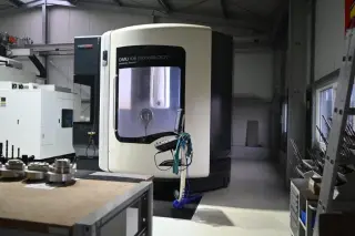 5-осевой вертикальный обрабатывающий центр DMG Mori DMU 105 monoblock