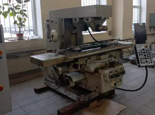 Фрезерный станок по металлу модель FU400R