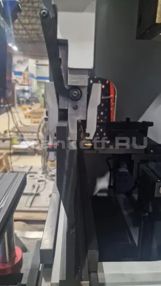 Гидравлический листогибочный пресс PPE40/1250