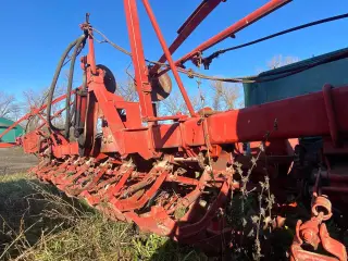 Сеялка свекловичная ССТ 12 Б