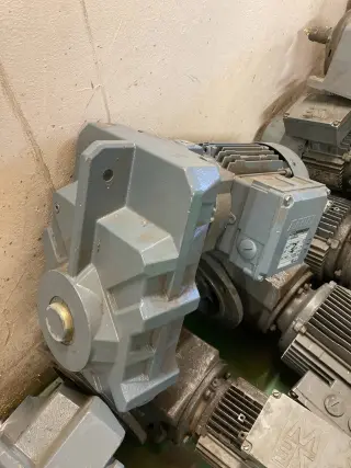 Мотор-редуктор Bauer BF30-04/D09LA4/C3