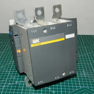 Контактор iEK КТИ 5225 400 Вольт (до 660В) 225 А (315 А) электромагнитный для АВР