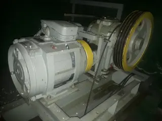 Привод грузового лифта