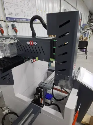 Фрезерный станок ЧПУ для окон и дверей CNC 600 (поворотный стол +90/0/-90)