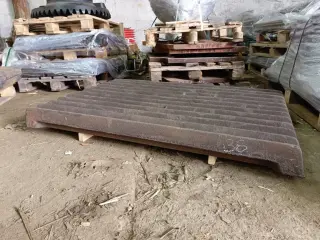 Плита дробящая подвижная СМ-16д 481620200100
