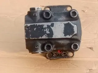 Гидромотор пилы Bucher Ponsse 0069107 (QXM42-032L)