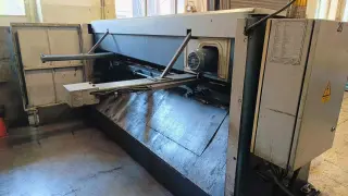 Механические гильотинные ножницы DURMA MS 2504