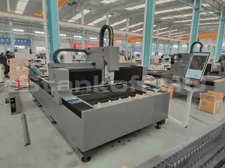 Оптоволоконный лазерный станок по металлу STL-1560FP/4000 IPG