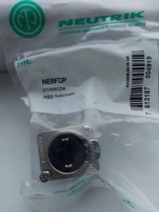 NE8FDP Neutrik Панельный разъем RJ45 проходной