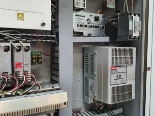 Вертикальный обрабатывающий центр HAAS UMC - 750