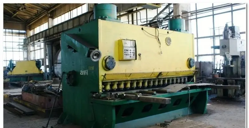 листовые гильотинные гидравлические ножницы Jelsingrad MVS 3100/25 (Югославия)