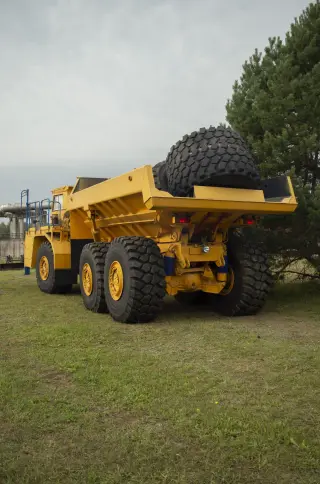 Сочлененный самосвал Белаз 75281