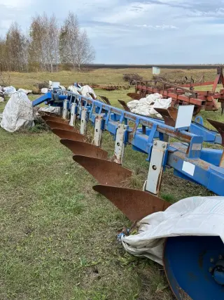 Плуг оборотный 9 корпусной(8+1)
