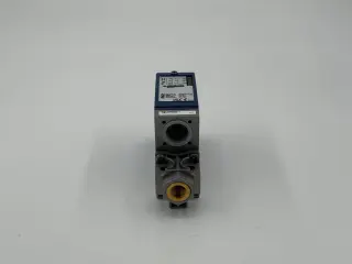 87025489 Реле давления Sandvik